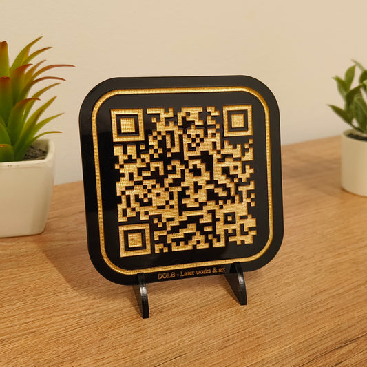 קוד QR מאקריל שחור בחריטה עם מילוי זהב